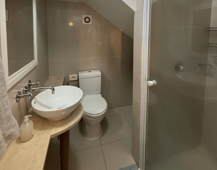 superyacht accommodation bath 2