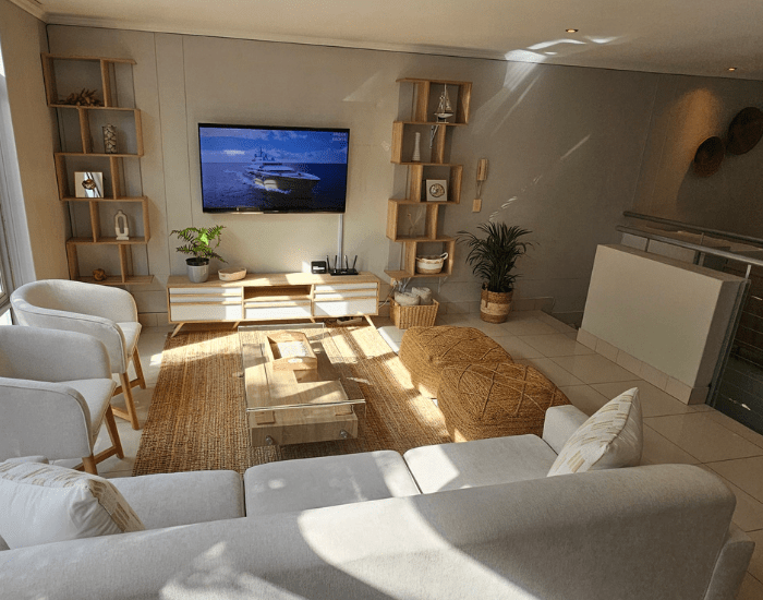 superyacht accommodation livingroom